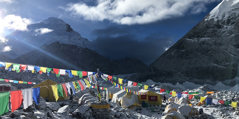 Basislager und Bergpanorama in Nepal - Kraus & Partner