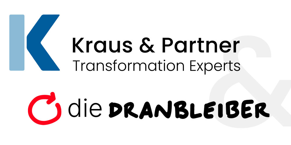 Felix sitzt am Tisch und notiert Gedanken zum Thema Transformationskompetenz | Kraus & Partner - Transformation Experts | Blog